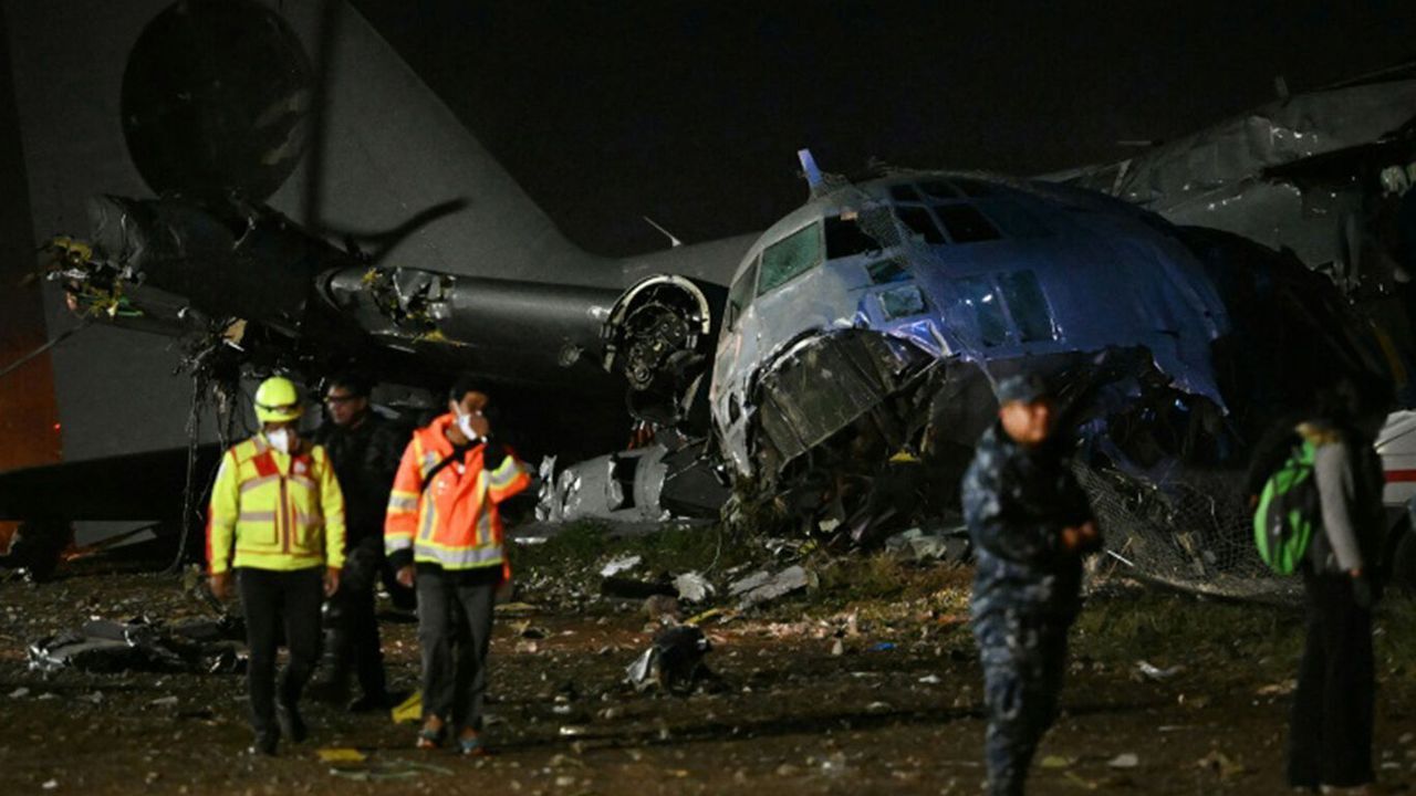 Düşen askeri uçaktan 48 asker yaralı kurtarıldı - Egemax TV