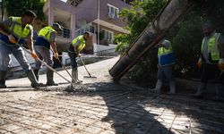 Bornova Altındağ’da 25 sokağa beton yol konforu