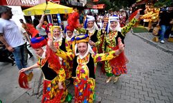 Bornova'da Halk Dansları Festivali sokaklara taştı!