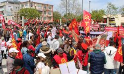 Çanakkale’de 1 Mayıs yürüyüş ve sloganlarla kutlandı