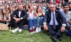 CHP’li Milletvekili Mahmut Tanal Buca’da üniversitelilerle bir araya geldi