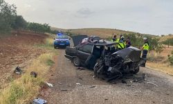 Gaziantep’te iki otomobil kafa kafaya çarpıştı: 1’i ağır 8 yaralı
