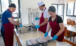 Güzelbahçe'de bir kap yemekle bin gönüle dokunan hizmet