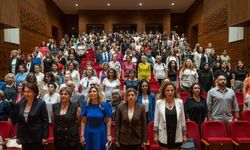 İzmir’de “Dönüşümün Kalbinde Hemşirelik” sempozyumu