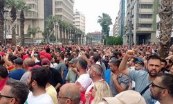 İzmir'de grevin 3'üncü günü: İşçiler İZSU önünde toplandı