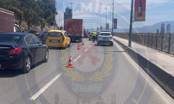 İzmir'de trafik felç | Anadolu Caddesi’nde kaza trafiği kilitledi!