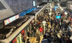 İzmirli sabaha metro arızasıyla uyandı | Elektrik arızası ulaşımı kilitledi
