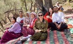 Seferihisar’da Hıdırellez coşkusu Beyler Mahallesi’ni sardı