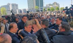 SON DAKİKA: Özgür Özel’e yumrukla saldıran şüpheli gözaltına alındı