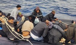 Yunanistan'ın geri ittiği 24 göçmen Çeşme'de kurtarıldı