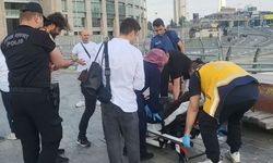 Adliye meydanındaki bariyerler rüzgarın etkisiyle 2 personelin üzerine devrildi