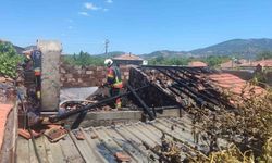 Burhaniye’de odunlukta çıkan yangın eve sıçradı