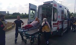 Çaycuma’da hasta sevki yapan ambulansla otomobil çarpıştı