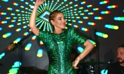 Gülben Ergen, Bursa'daki düğünde sahne şovuyla büyüledi