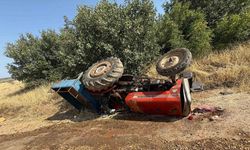 Halfeti’de traktör devrildi: 3 yaralı