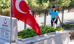 Konak Belediyesi’nden şehitlikte bayram öncesi temizlik