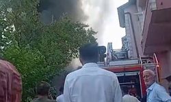 Kurulukta başlayan yangın, ahşap eve sıçradı