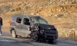 Mardin’de kamyonet ile cip çarpıştı: 9 yaralı
