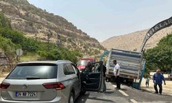 Mardin’de SUV ile kamyonet çarpıştı: 6 yaralı