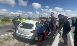 Nevşehir’de takla atan otomobil refüje devrildi: 4 kişilik aile yaralandı