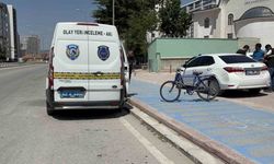 Otomobilin çarptığı bisikletli hayatını kaybetti
