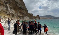 Van Gölü’ne giren 14 yaşındaki çocuk akıntıya kapılarak boğuldu