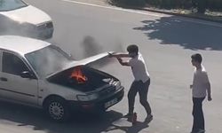 Yanan otomobili duyarlı vatandaşlar söndürdü
