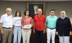 Başkan Çetin Akın’dan genç öğrenciye tebrik