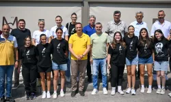 Bornova’nın sultanları set vermeden zirvede