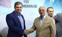CHP Tire, yeni üyelerle büyüyor: Rozetleri Deniz Yücel taktı