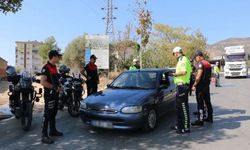 İzmir polisi aranan şahıslara nefes aldırmıyor!