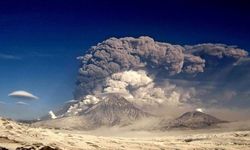 Rusya'da 8.8'lik deprem sonrası yanardağ patlaması!