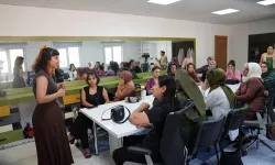DBB’nin kursundan faydalanan kadınlara toplumsal cinsiyet odaklı atölye