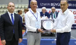 İzmir Büyükşehir Spor Kulübü’nde bayrak değişimi