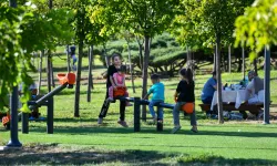 Sıcaktan bunalan parklara kaçıyor