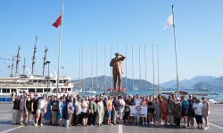 Yüzme öğrenen kadınlar Marmaris’te denizle buluştu