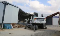 Bursa Nilüfer’de kaçak iki iş yeri yıkıldı