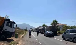 Gazipaşa’da kamyon EDS direğini devirdi: Yol ulaşıma kapandı