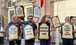 İzmirli kooperatif mağdurlarından mezar taşlı eylem