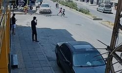 Motosikletlinin çarptığı 2 çocuktan biri öldü