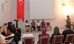 Bursa'da Osmangazi Belediyesi okutarak öğretiyor