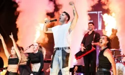 Emir Can İğrek’ten masalsı gece