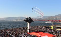 Türk Yıldızları ve Solo Türk Gösterileri İzmir Semalarında