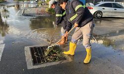 Belediye ekiplerinden fırtına ve yağış mesaisi