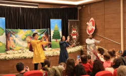 Efeler'de minikler tiyatroyla buluşuyor