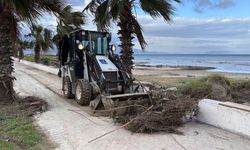 Kuşadası Belediyesi sağanak yağışın izlerini temizlemeye devam ediyor