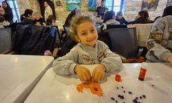 Kuşadası'nda minikler sanatla buluştu