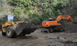 Sağanak sonrası belediye ekipleri sahada