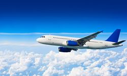 THY Uçağı'na İzmir inişinde yıldım çarptı