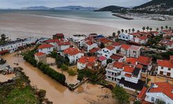 Foça'da sağanak sele neden oldu